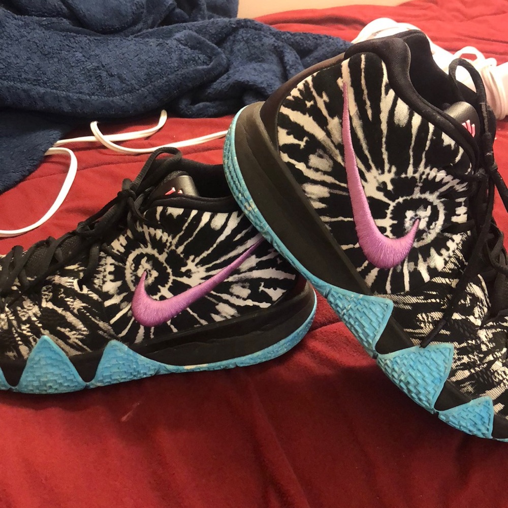 Kyrie Irving Venice beach Nikes